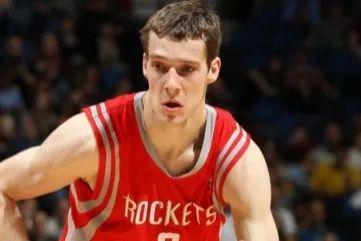 地位更多是 地位更多是